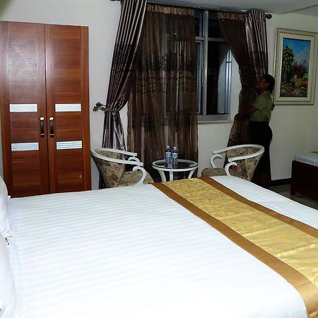 La Grande Hotel Kampala Exteriör bild