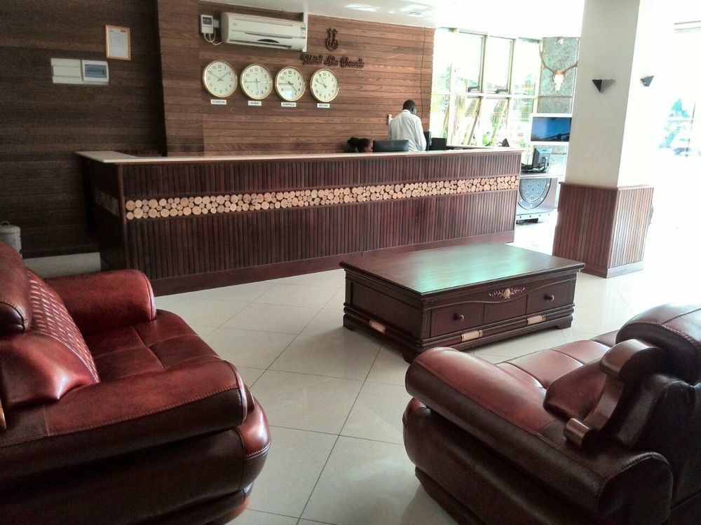 La Grande Hotel Kampala Exteriör bild
