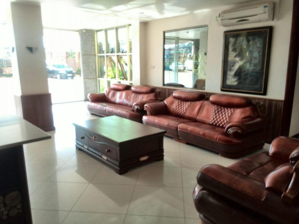 La Grande Hotel Kampala Exteriör bild