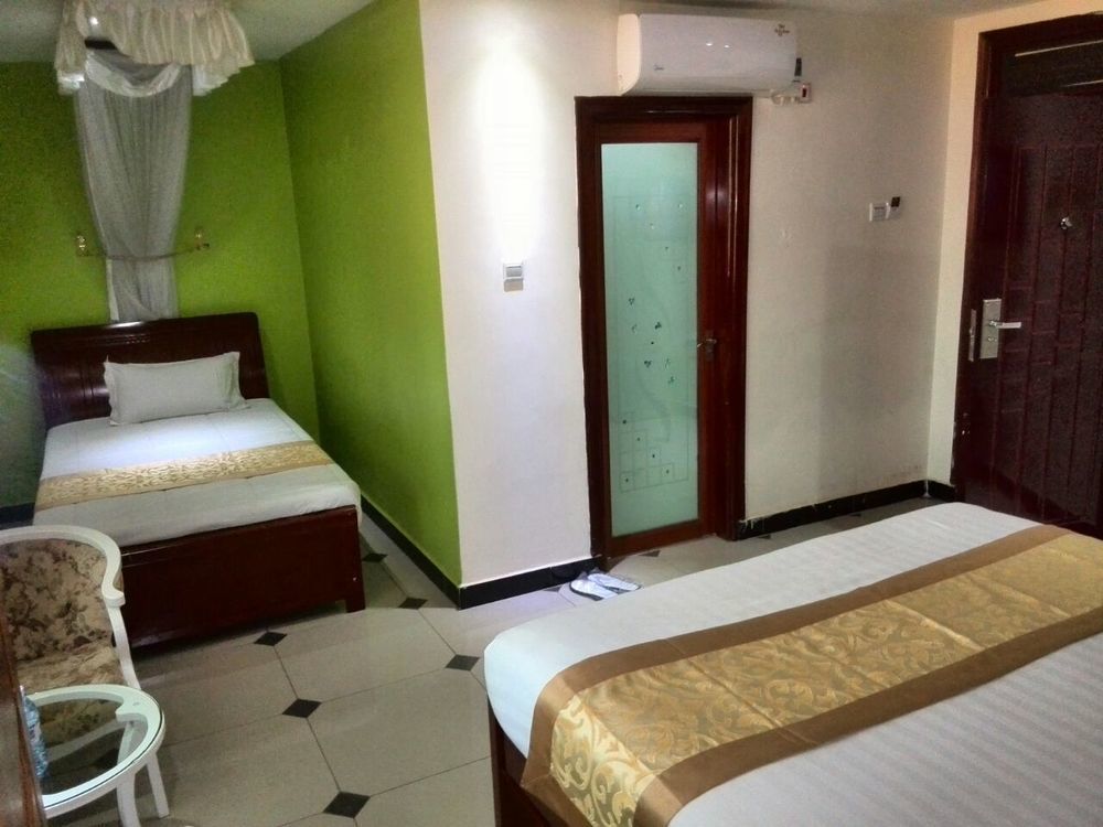La Grande Hotel Kampala Exteriör bild