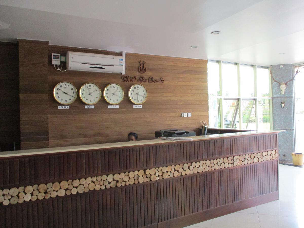 La Grande Hotel Kampala Exteriör bild