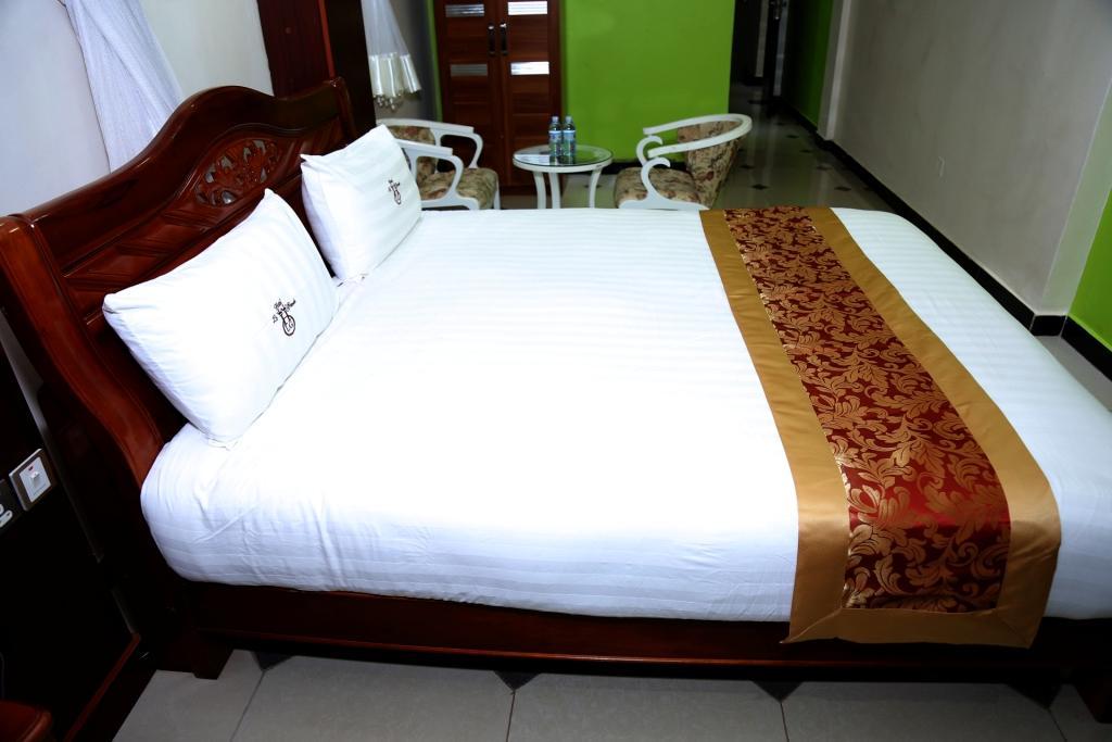 La Grande Hotel Kampala Exteriör bild
