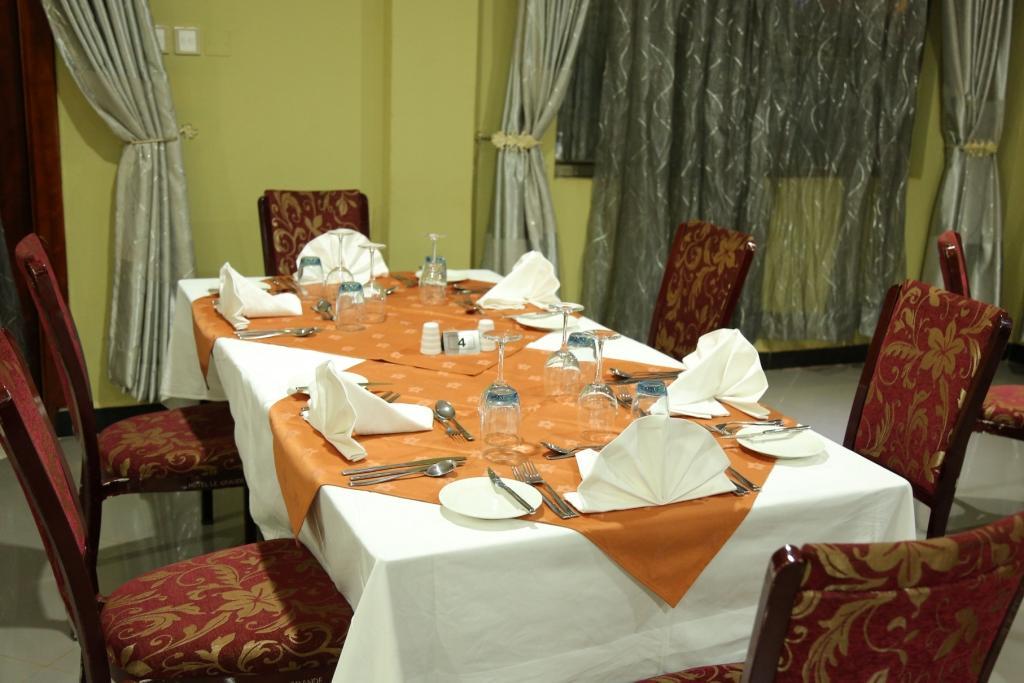 La Grande Hotel Kampala Exteriör bild