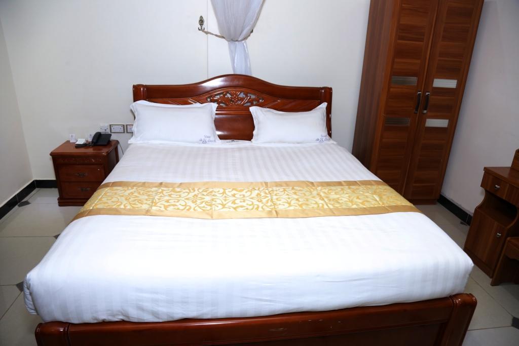 La Grande Hotel Kampala Exteriör bild