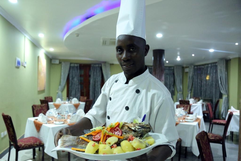 La Grande Hotel Kampala Exteriör bild