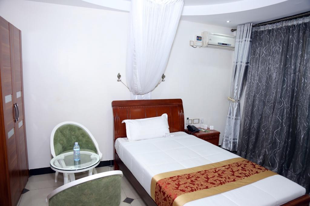 La Grande Hotel Kampala Exteriör bild