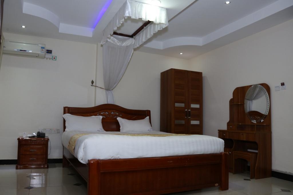 La Grande Hotel Kampala Exteriör bild