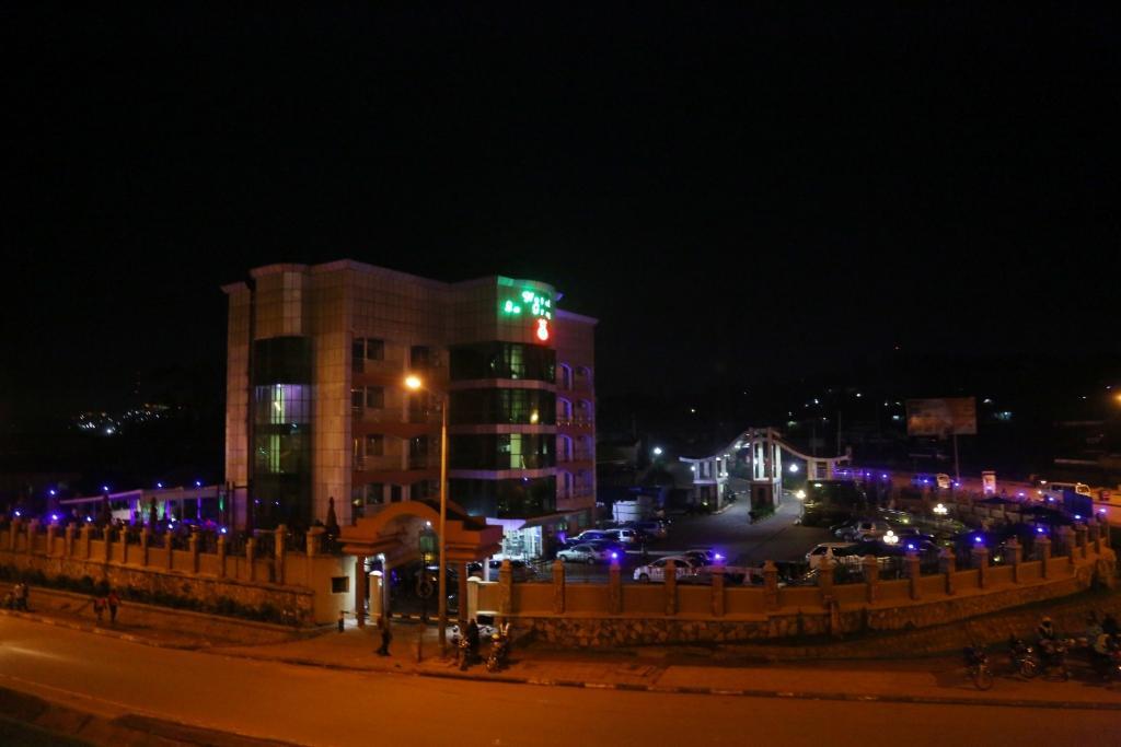 La Grande Hotel Kampala Exteriör bild